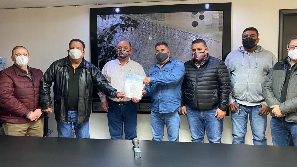 Reciben empleados municipales tercera parte de aguinaldo