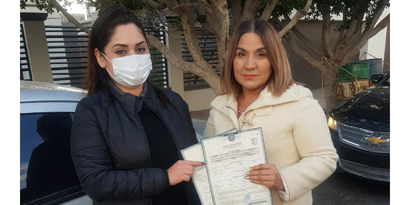 Regidora ayuda a la ciudadanía tramitando actas de nacimiento gratis