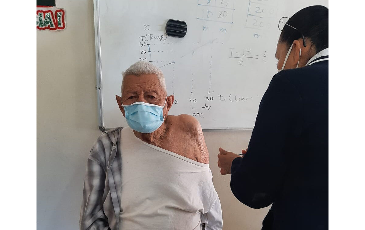 Con 20 puestos se vacuna a adultos mayores de localidades de Etchojoa