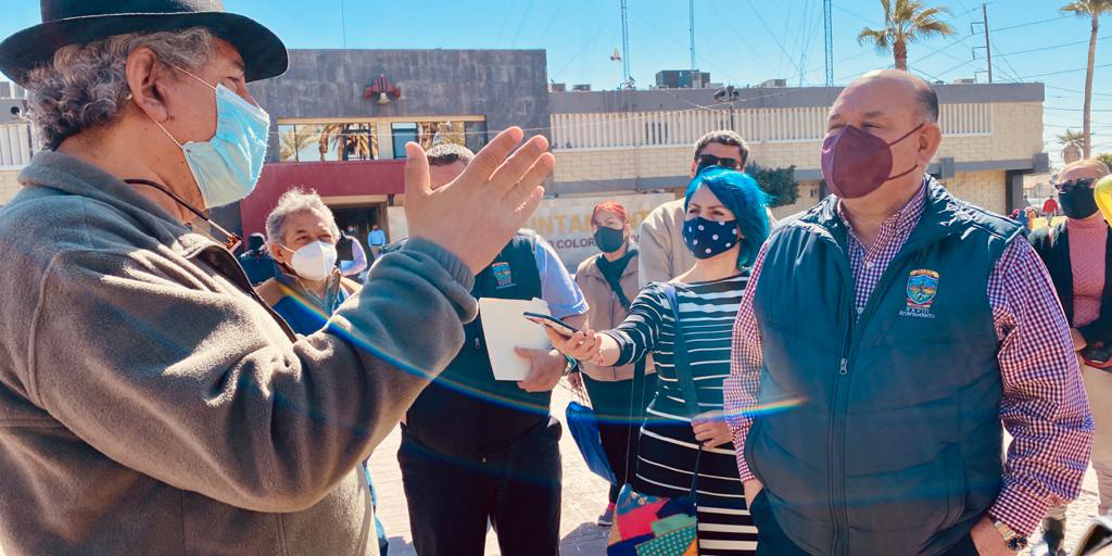 Atiende Alcalde a maestros jubilados y pensionados