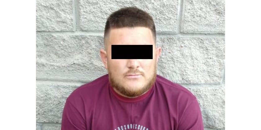 Lesiona a su pareja con arma de fuego.