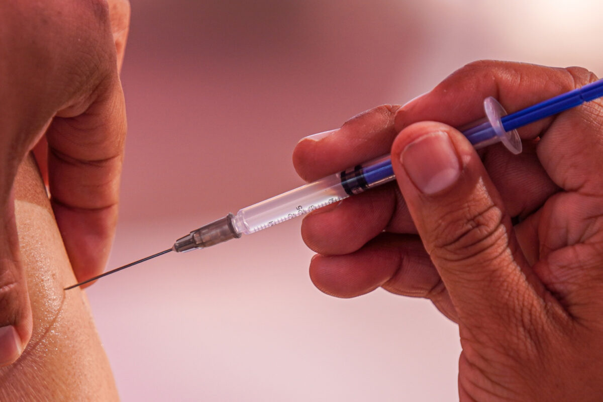 Continuará la vacunación anticovid los días miércoles y jueves en SLRC