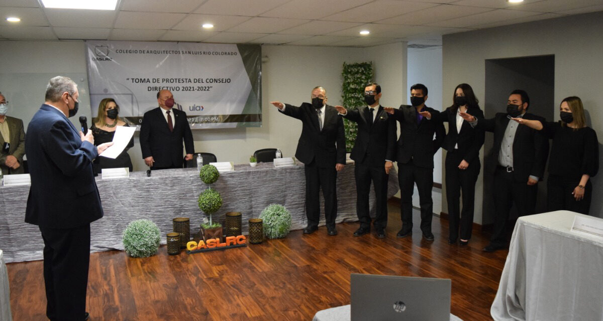 Atestigua Alcalde cambio de consejo directivo del Colegio de Arquitectos