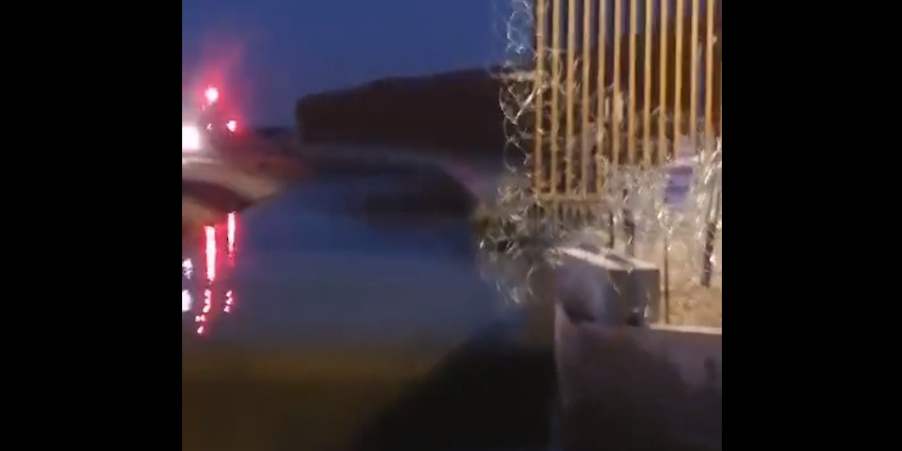 Rescatan a dos migrantes atorados en el cerco de púas en el muro fronterizo de SLRC