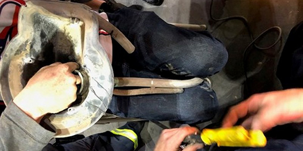 Sujeto de Yuma atora un dedo en el tanque de gasolina