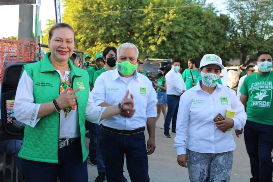 Se reúne Hilda Herrera con vecinos de la colonia Altar