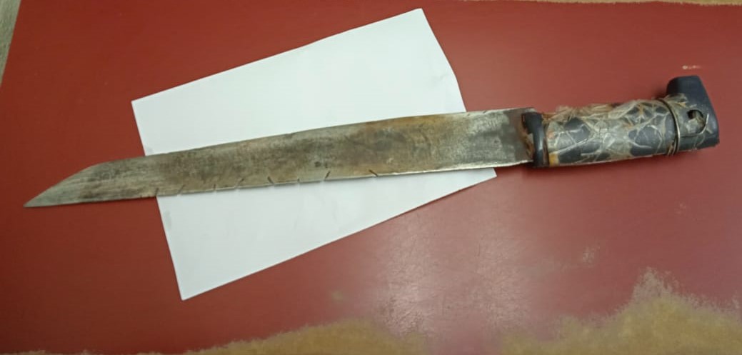 Municipales detienen a sujeto armado con machete en SLRC