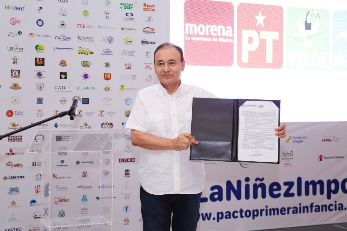 Alfonso Durazo firma el Pacto por la Primera Infancia