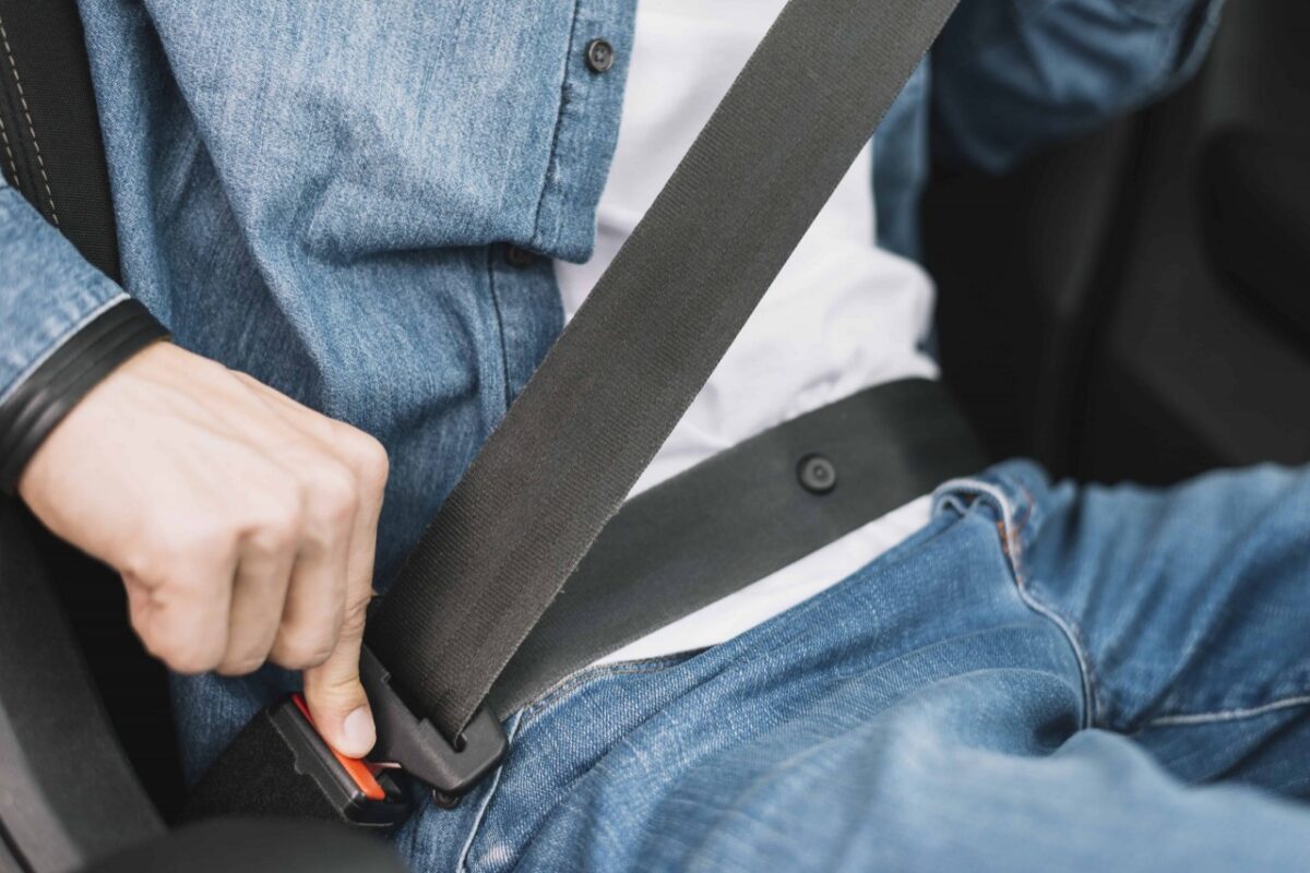 Cinturón de seguridad reduce riesgos al conducir