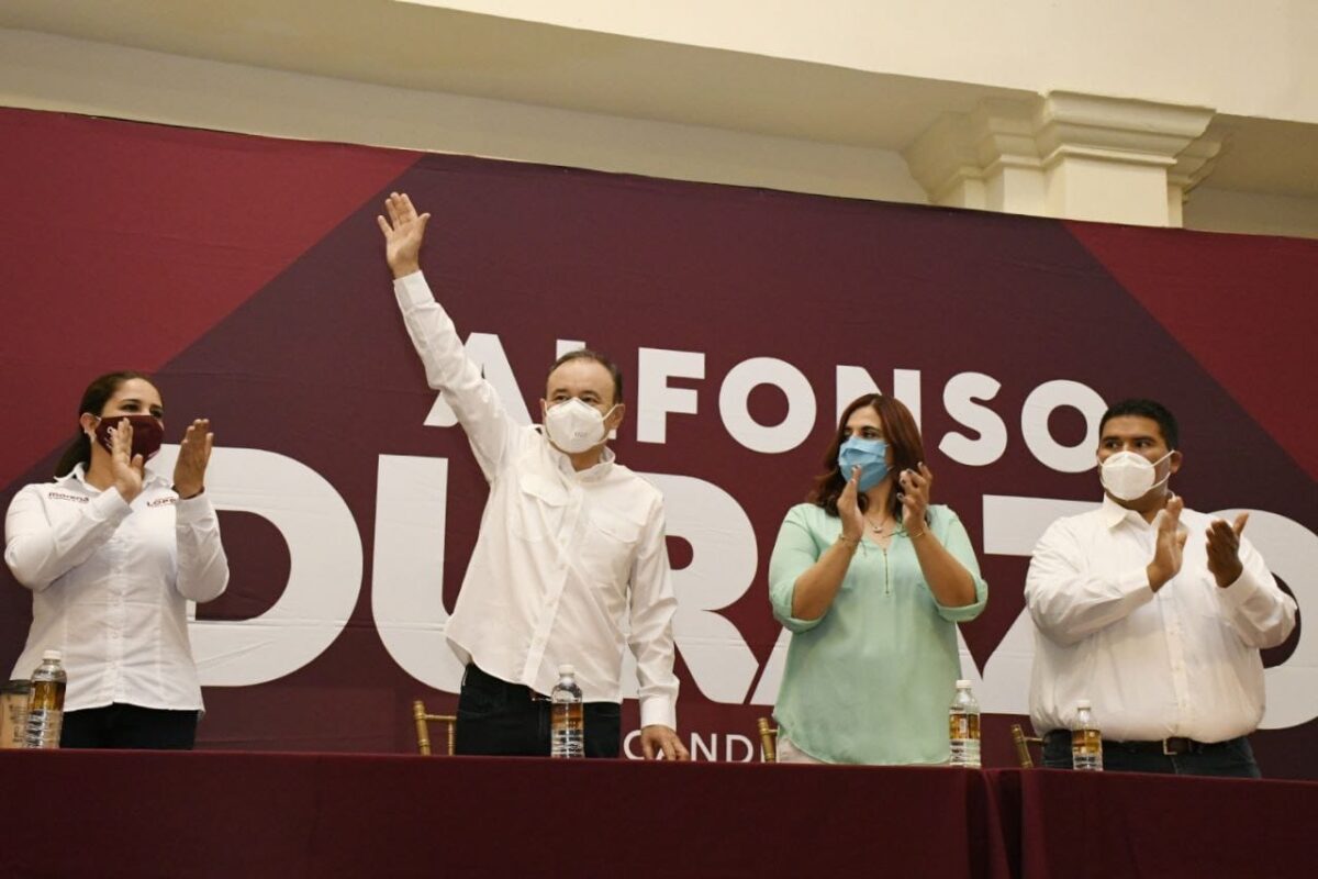 Alfonso Durazo presenta el proyecto de política educativa ante docentes del estado.
