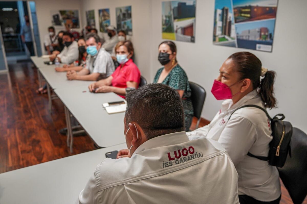 Productiva reunión con líderes Cristianos y Arquitectos