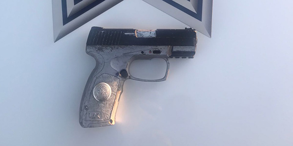 Amenazó a una persona con pistola de utilería y fue arrestado