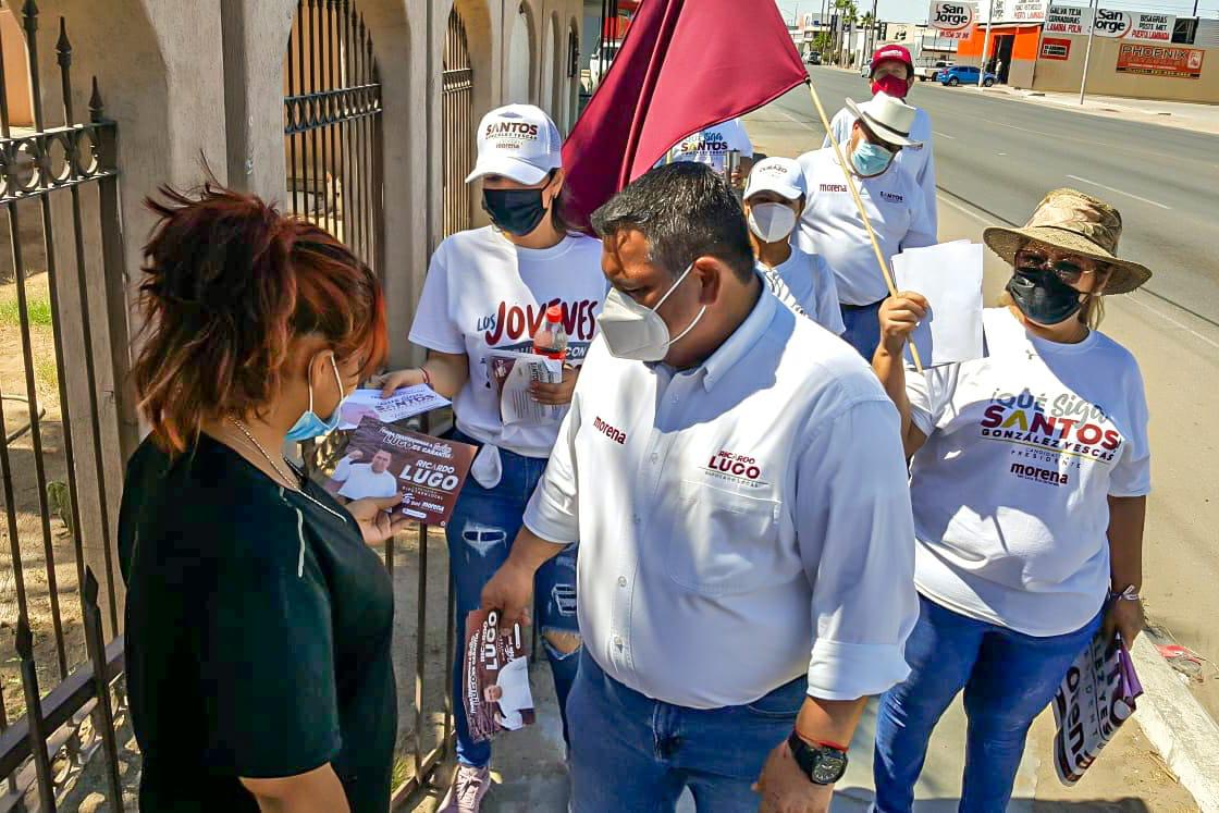 Candidatos morenistas visitan a comerciantes de la calle 26
