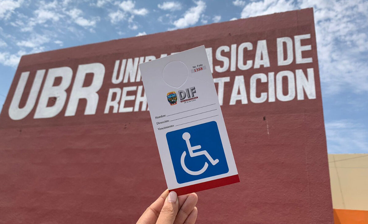 Otorga DIF Municipal tarjetón de discapacidad