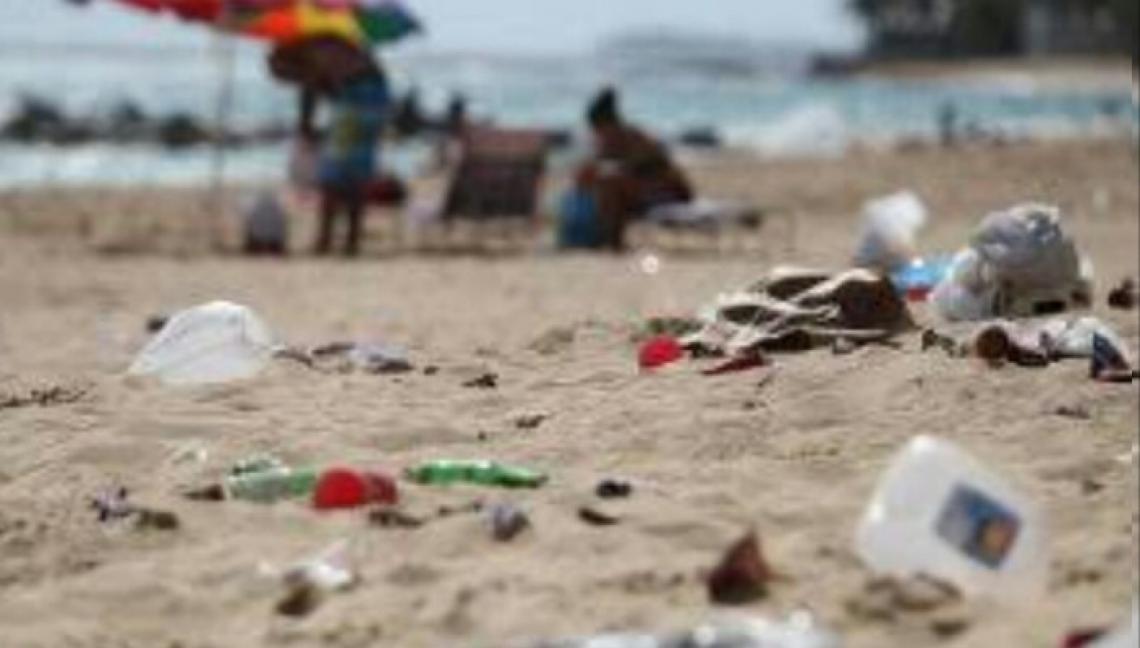 Piden a vacacionistas no arrojar basura a las playas