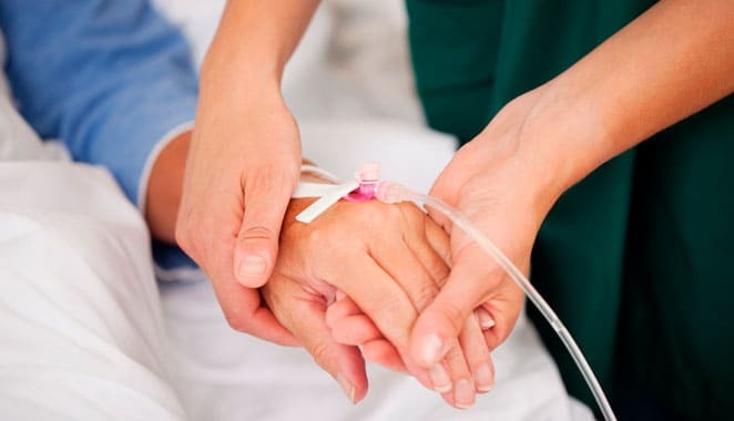 Aplican sueros vía intravenosa en Unidad de Medicina Familiar