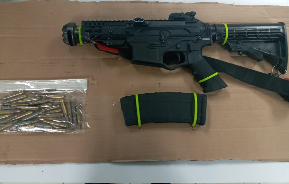 Aseguran autoridades dos armas de fuego en SLRC