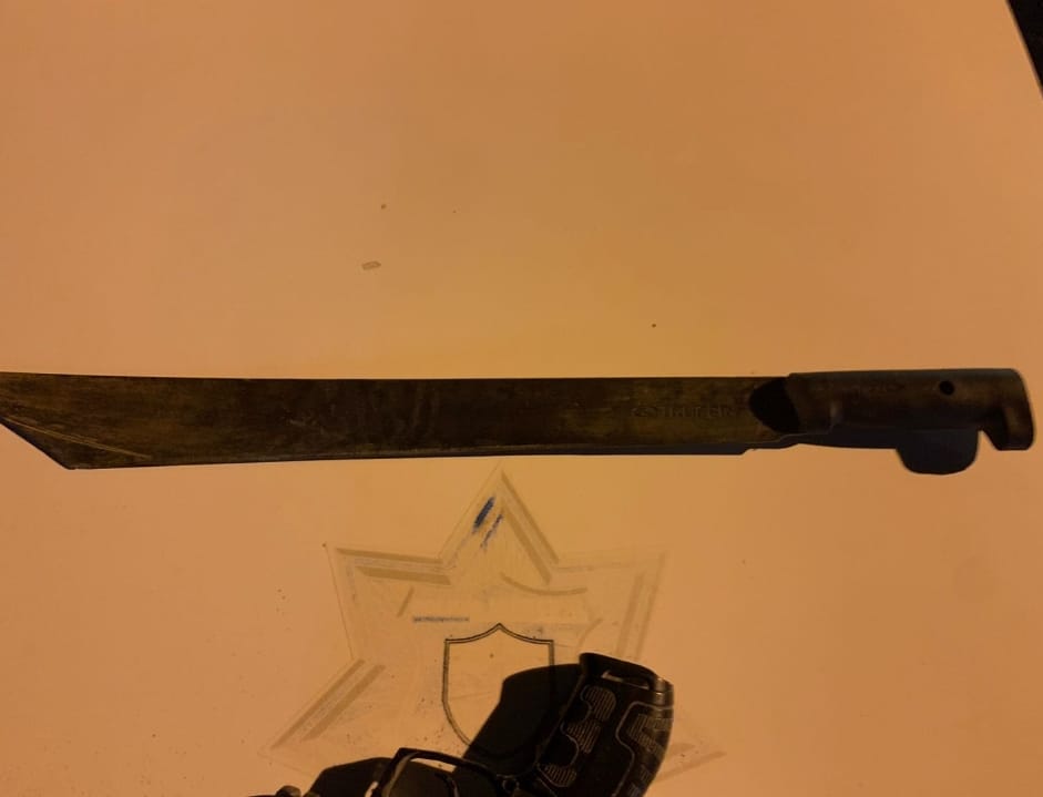 Los detiene la Policía con machete y pistola de utilería