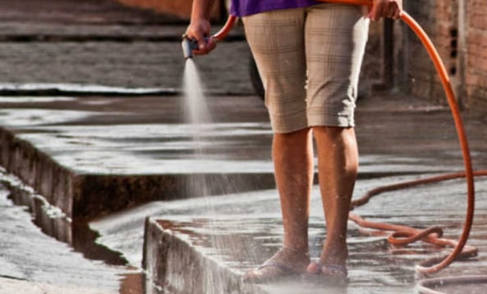 Oomapas advierte por derroche de agua causa baja presión