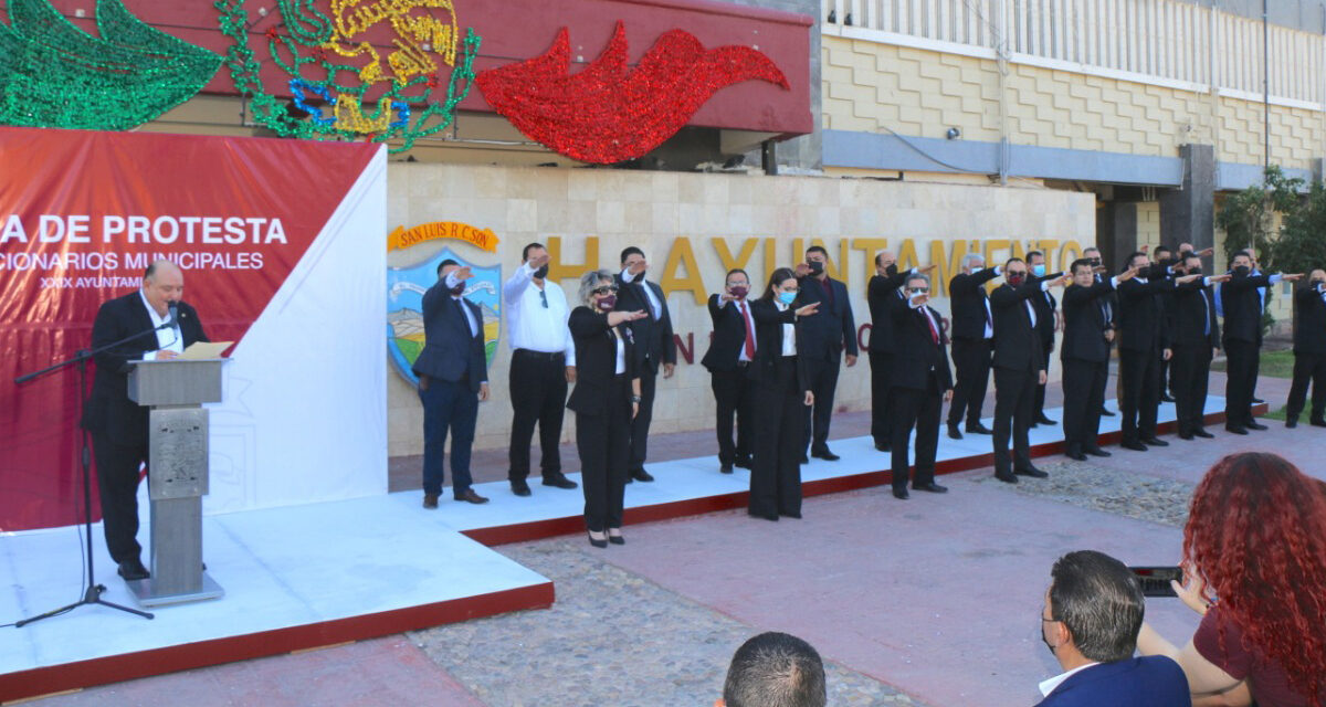 Toman protesta funcionarios del 29 Ayuntamiento de SLRC