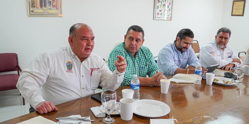 Fortalecen Alcalde y Sader compromiso con agricultores de SLRC