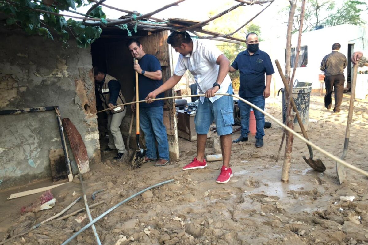 Llevan apoyos a familias afectadas por lluvias del Golfo