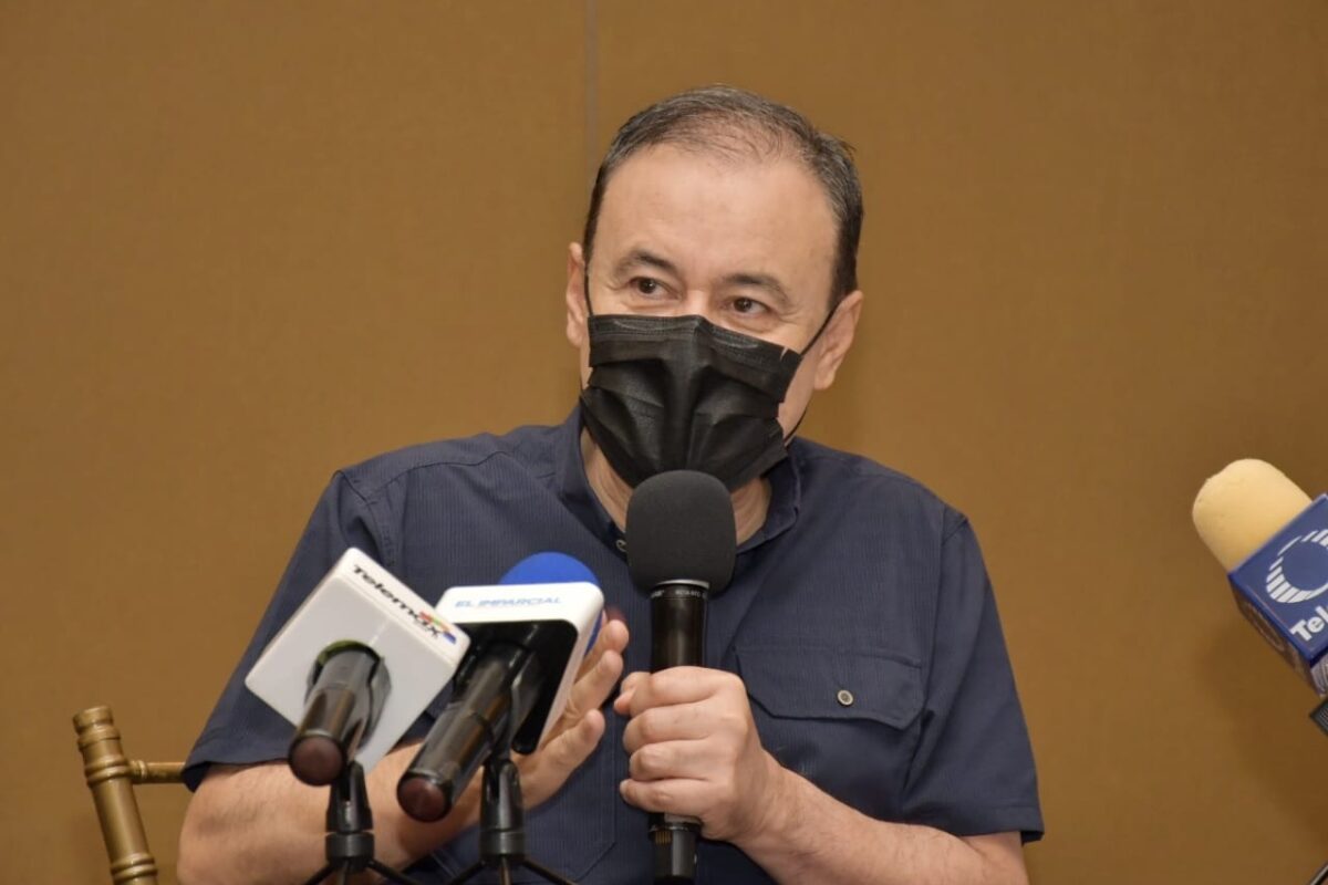 Durazo da a conocer a los integrantes de su gabinete legal.