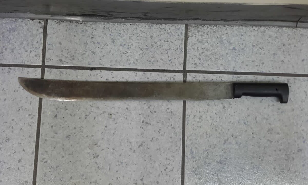 Detiene la Policía Municipal a macheteros