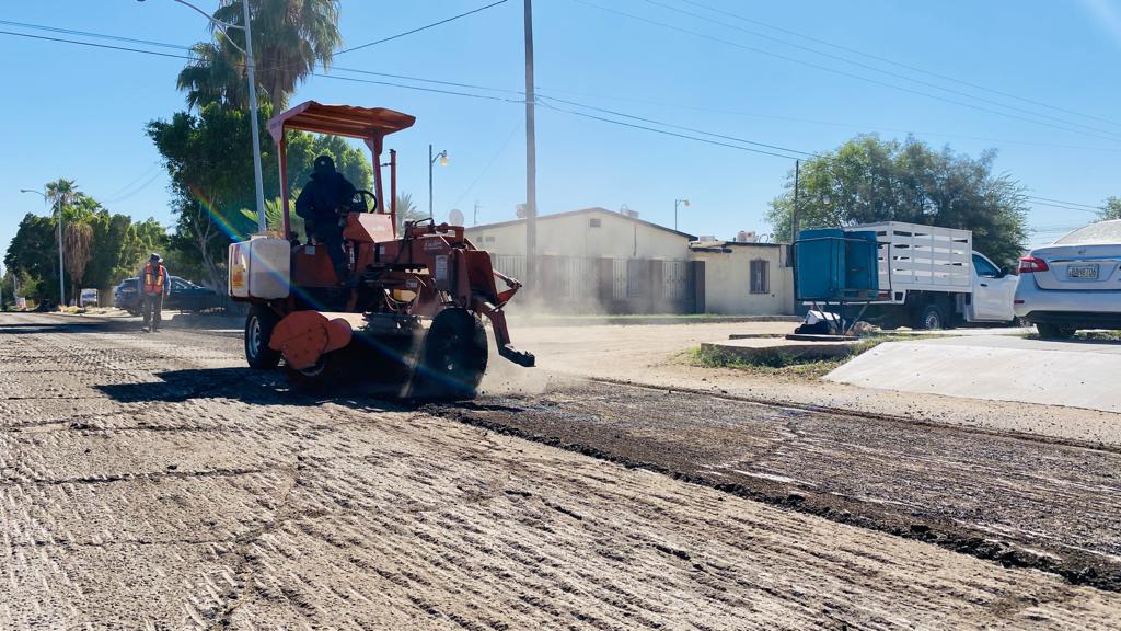 Celebran vecinos rehabilitación de pavimento en la 5 de Mayo
