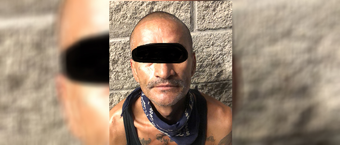Detienen policías a hombre agresivo armado con machete en la Jalisco