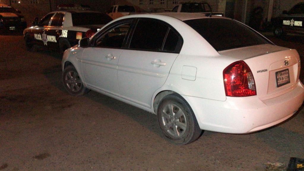 Detienen a 4 en posesión de vehículo robado y drogas