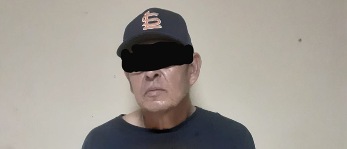 Municipales lo apañan armado con una pistola