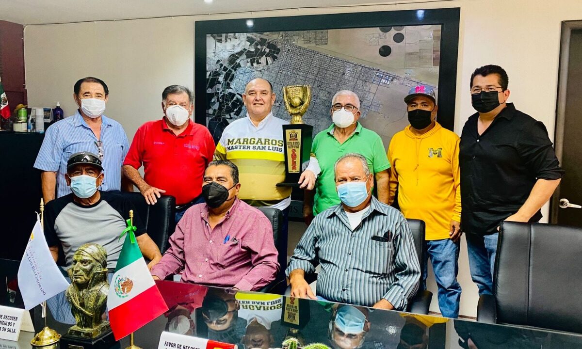 Reconocen veteranos apoyo del Ayuntamiento para Torneo Estatal de Béisbol