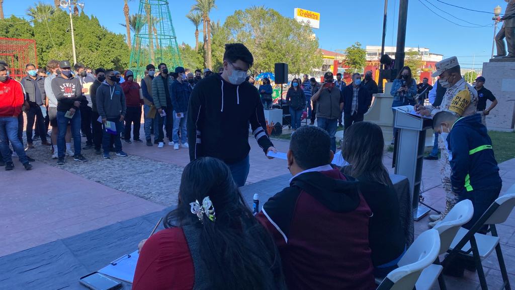 Participan 103 jóvenes en sorteo para Servicio Militar en SLRC