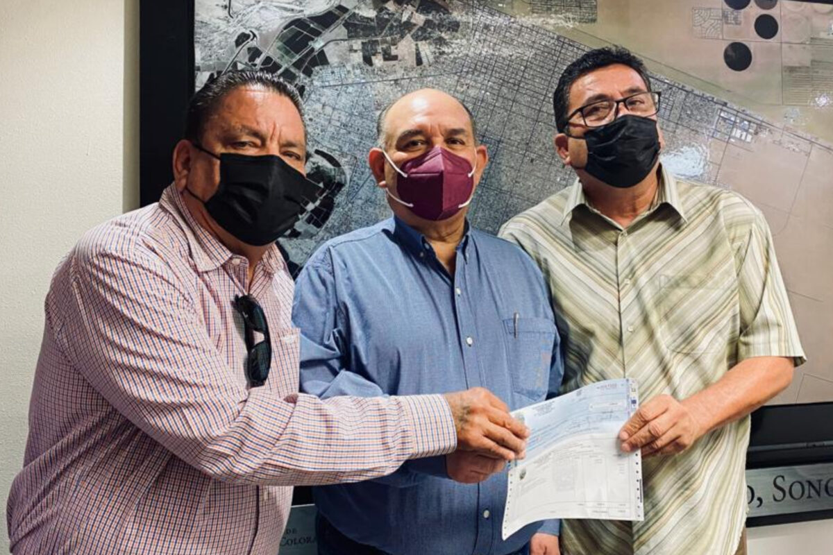 Reciben empleados municipales primera parte de su aguinaldo