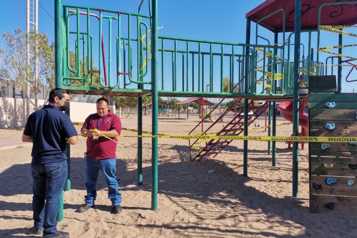 Clausura Protección Civil parques en mal estado en SLRC