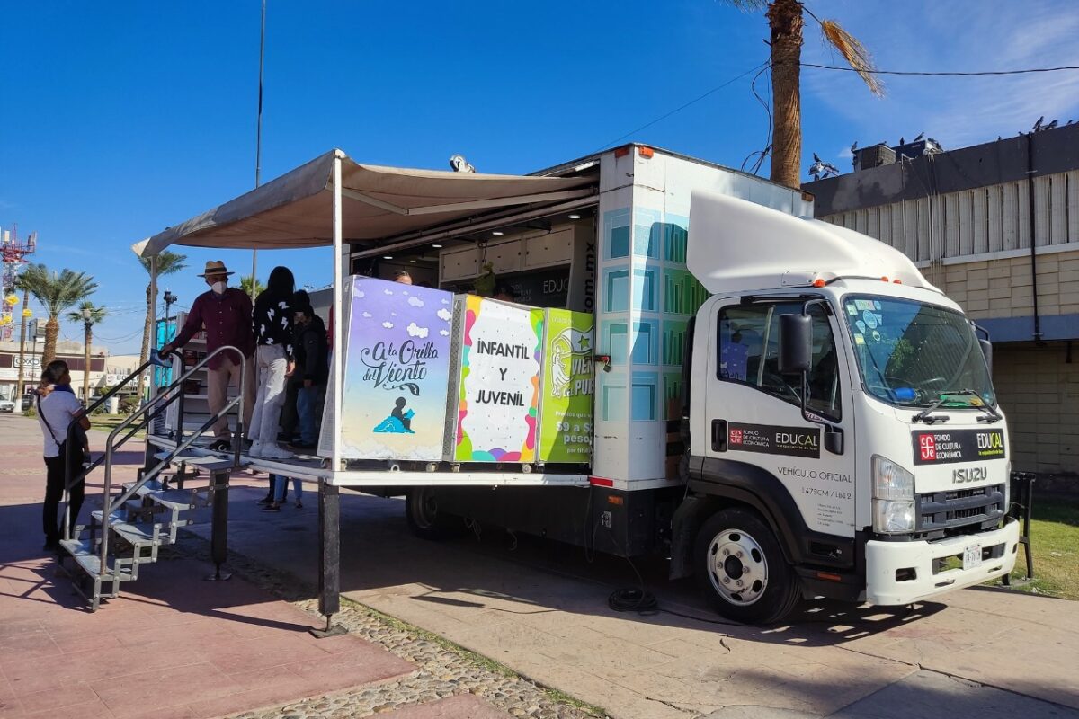 Con actividades artísticas, celebró Cultura visita de Librobús a SLRC