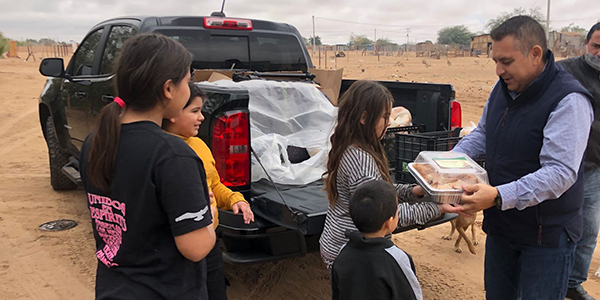 Diputado local entrega apoyo a familias vulnerables de SLRC en Año Nuevo