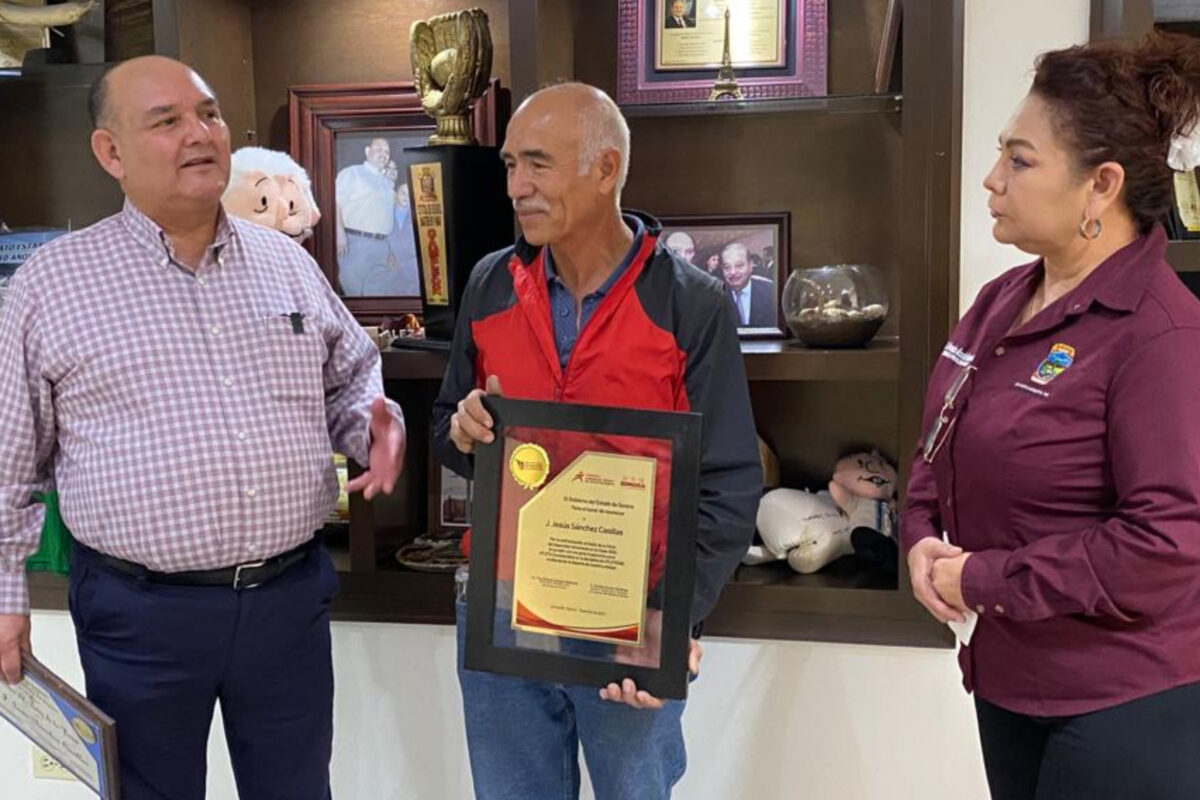 Celebra Alcalde llegada del “Hombre Récord” al Salón de la Fama Sonora