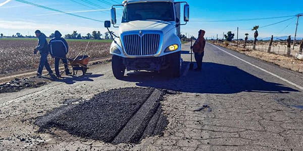 Hace Obras Públicas “bacheos” en carretera al Golfo