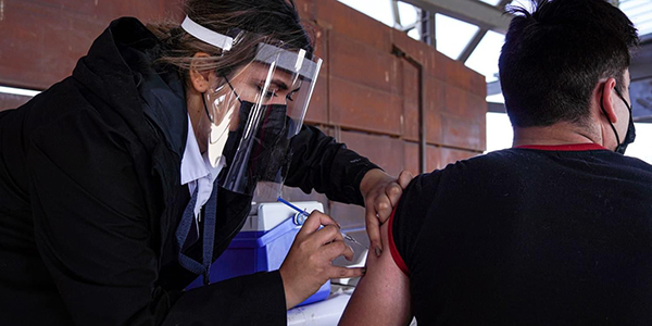 Inicia el lunes vacunación de refuerzo para adultos de 40 a 59 años