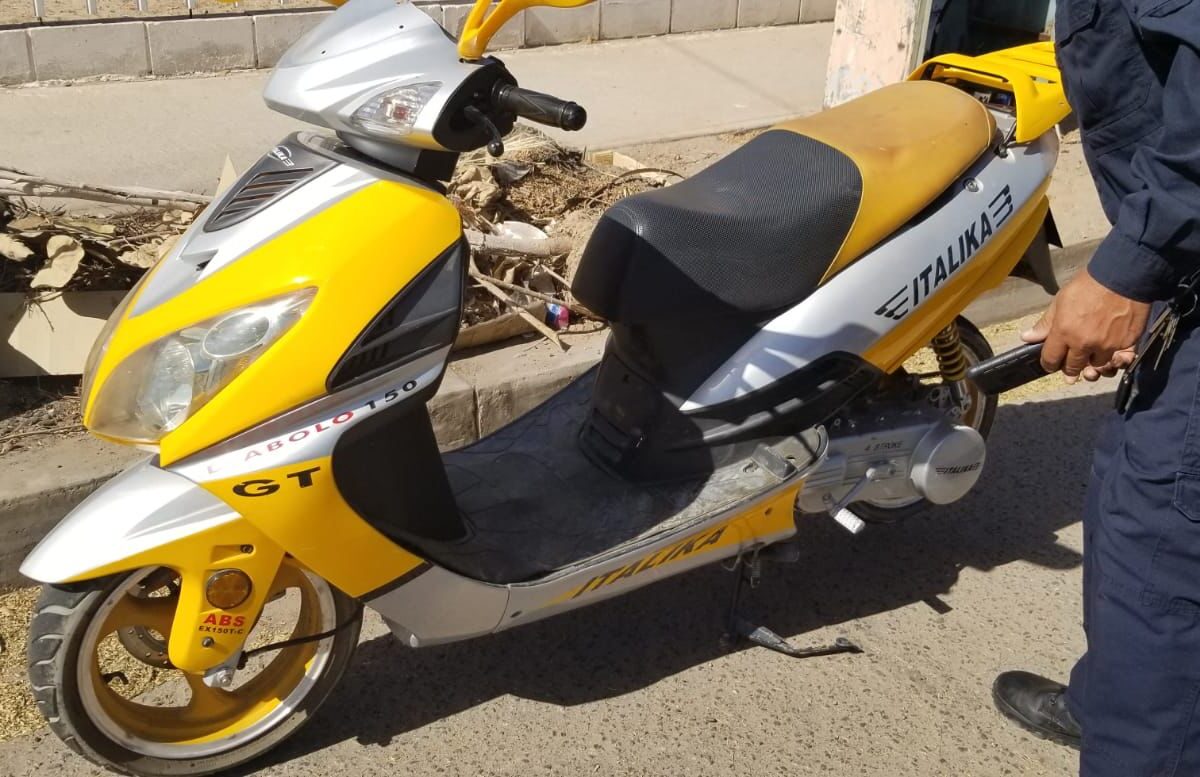Recuperan municipales motocicleta robada