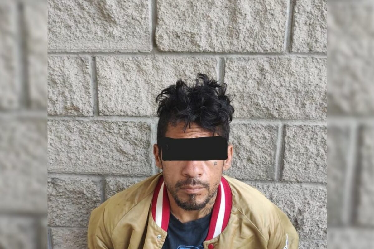 Policías detienen a sujeto por desmantelar un carro robado en SLRC