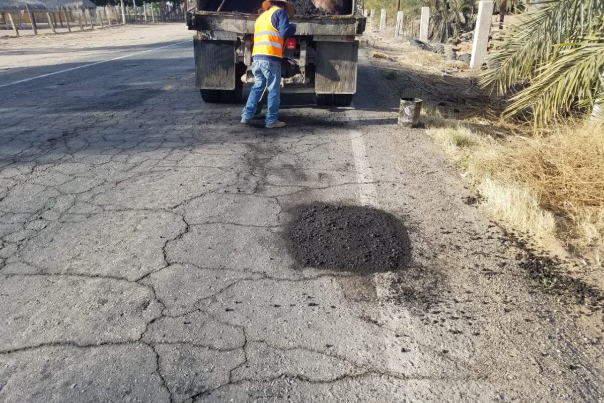 Advierten precaución con labores de bacheo en carreteras del valle de SLRC