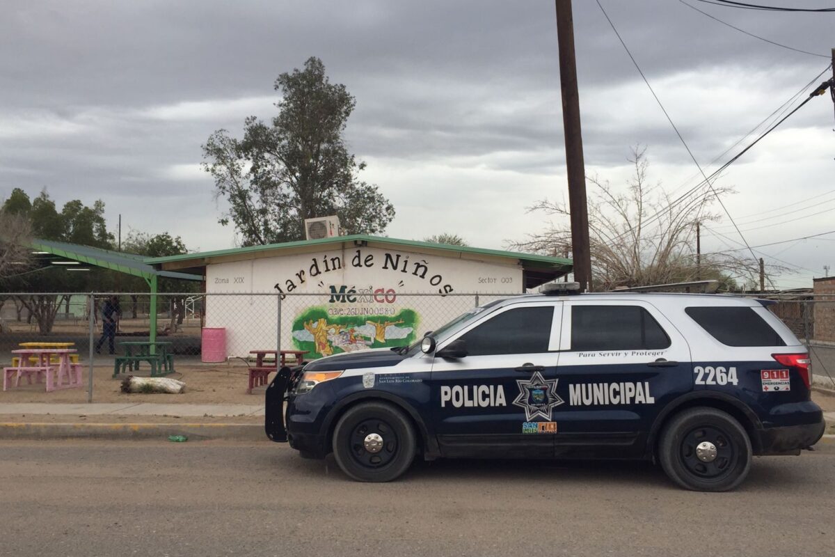 Cumple Policía Municipal con jornada preventiva en escuela de SLRC