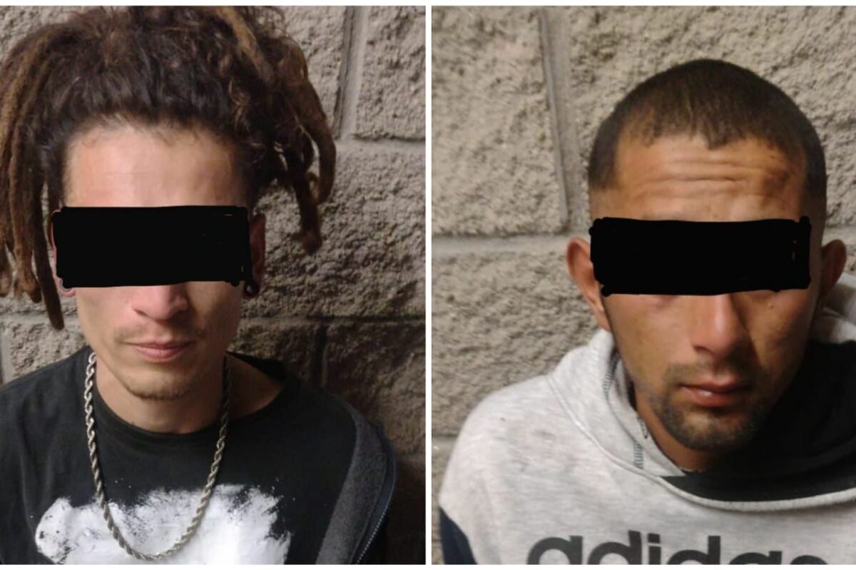 Municipales detienen a dos sujetos con armas blancas en SLRC