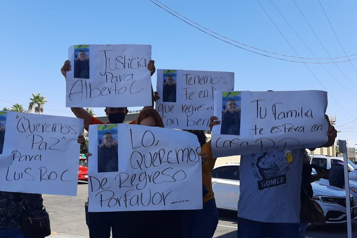 Familiares de Alberto Carrillo piden ayuda para que regrese con su familia