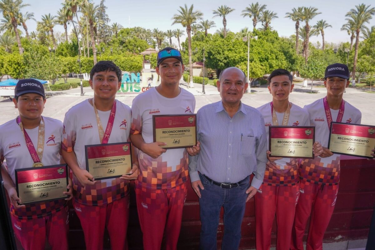 Distingue Alcalde a jóvenes beisbolistas sanluisinos