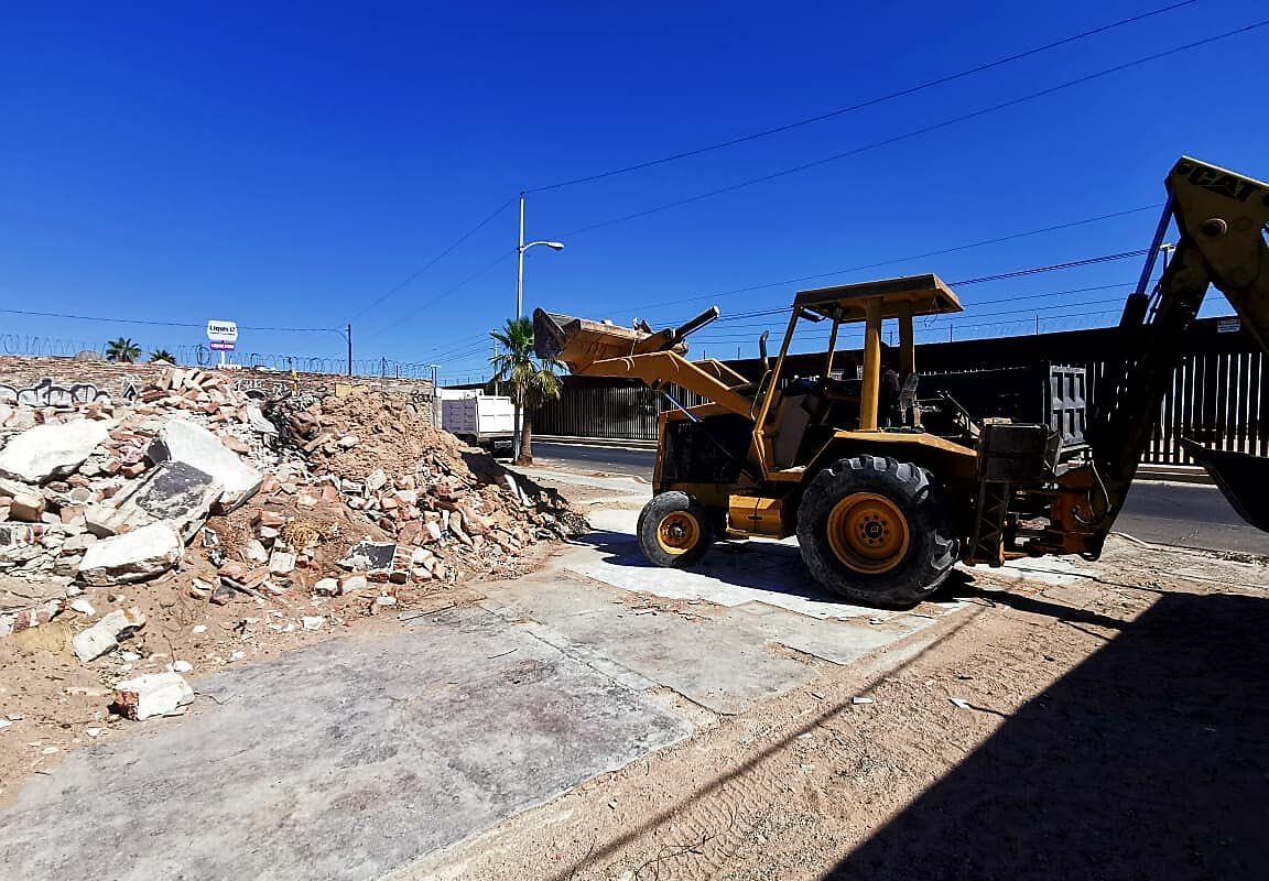 Retira Desarrollo Urbano escombro y basura en colonia de SLRC