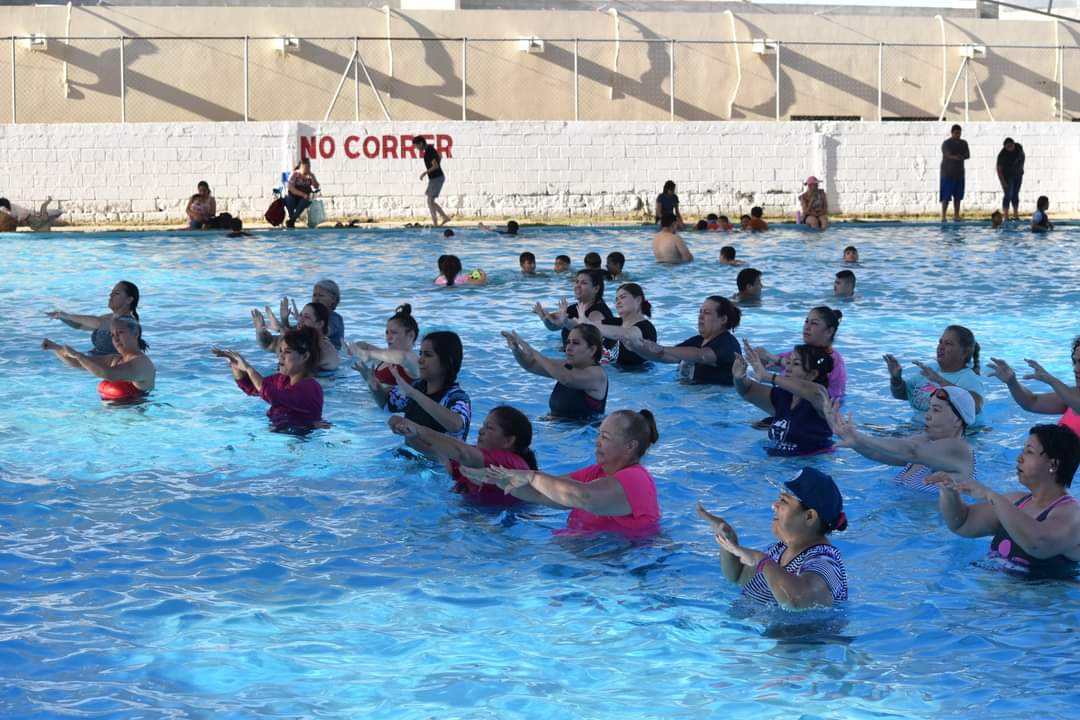Invitan a aprovechar nuevos cursos de natación en la Alberca Municipal